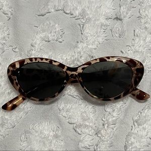 Rounded cat-eye sunglasses